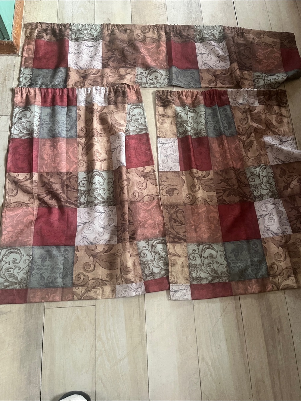 Mainstays Patchwork Valance and Tier Curtains 4 full sets - Red, Green & Gold